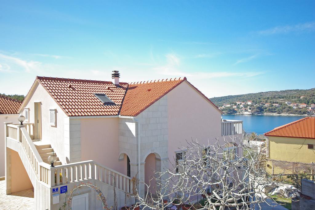 Apartments Villa Rose Sumartin Eksteriør bilde